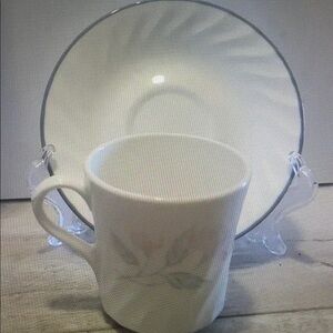 Elegant Cream Dinnerware Set